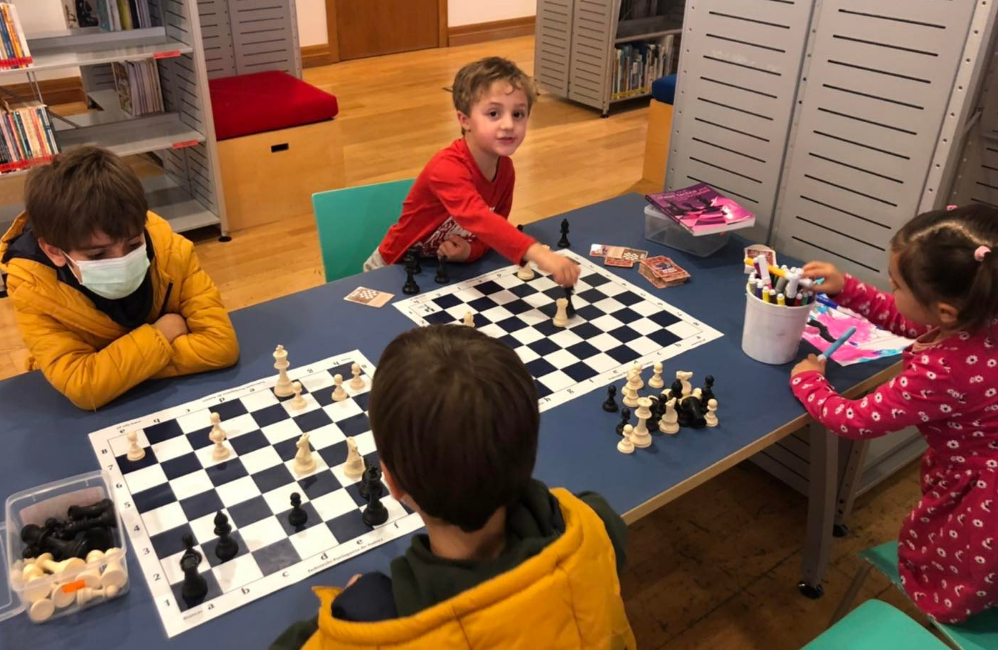 Muralhinha das Torrinhas em construção na Biblioteca Munic...