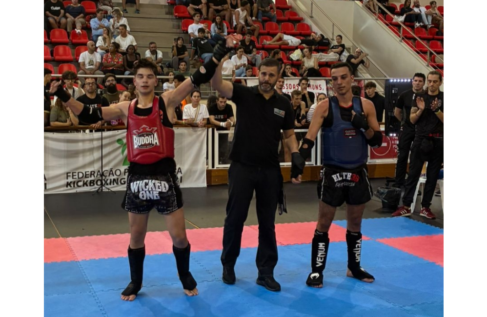 DUARTE VALE CAMPEÃO NACIONAL MUAY-THAI BEGUINNER SÉNIOR 20...